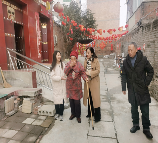 瑟瑟冬日 暖暖溫情——公司黨委、工會(huì)開展“送溫暖、送祝?！被顒?dòng)